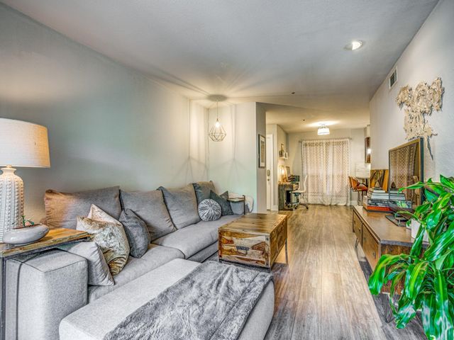 4303 Buena Vista Street 203, Dallas, TX 75205