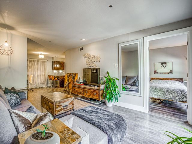 4303 Buena Vista Street 203, Dallas, TX 75205