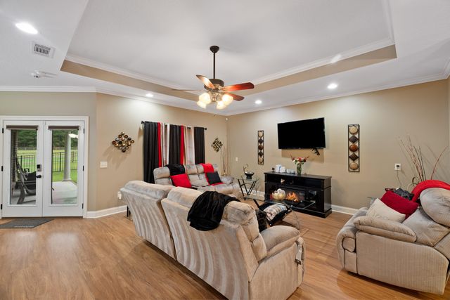 66 Village Dr., Hattiesburg, MS 39402
