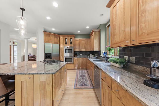 1076 Prairie Avenue, Naperville, IL 60540