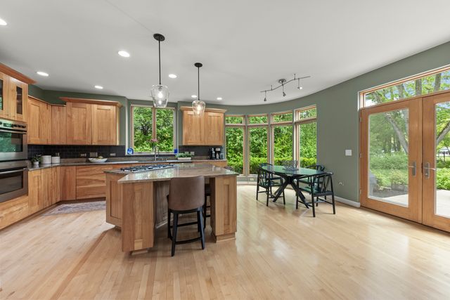 1076 Prairie Avenue, Naperville, IL 60540