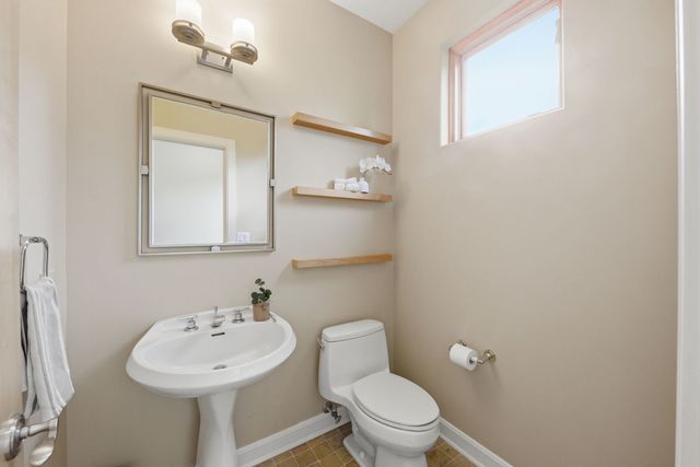 1076 Prairie Avenue, Naperville, IL 60540