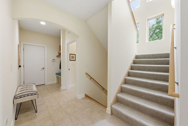 1076 Prairie Avenue, Naperville, IL 60540