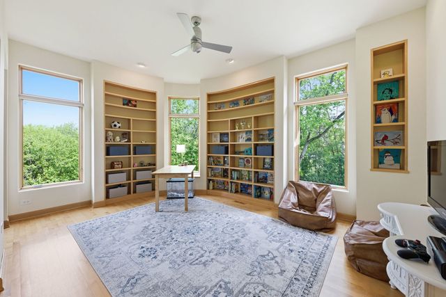 1076 Prairie Avenue, Naperville, IL 60540