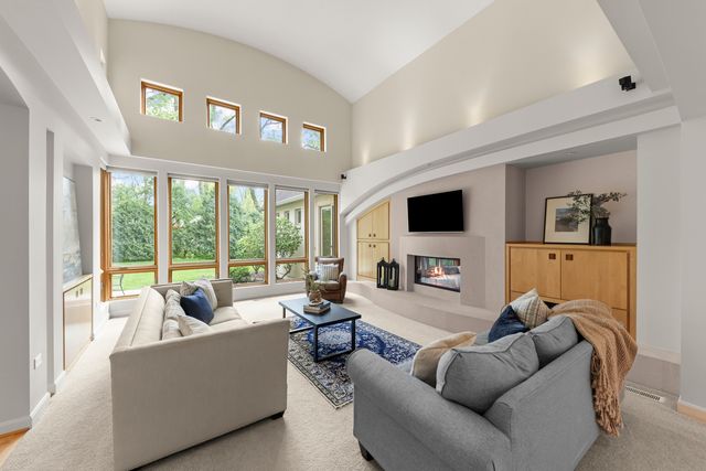 1076 Prairie Avenue, Naperville, IL 60540