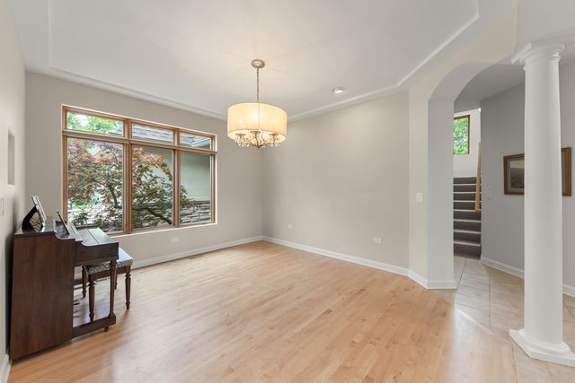 1076 Prairie Avenue, Naperville, IL 60540