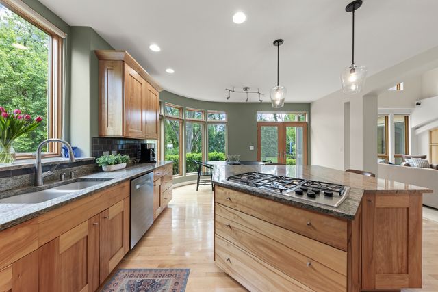 1076 Prairie Avenue, Naperville, IL 60540