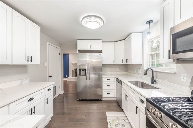1361 Pesavento Dr, Bridgeville, PA 15017