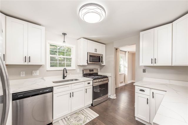 1361 Pesavento Dr, Bridgeville, PA 15017