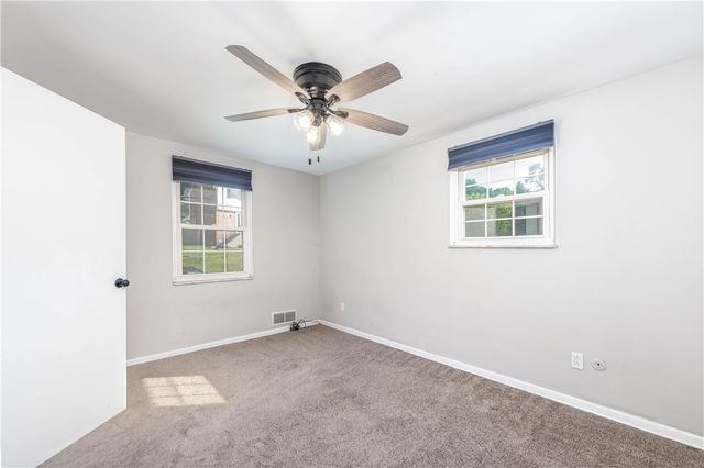 1361 Pesavento Dr, Bridgeville, PA 15017