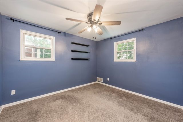 1361 Pesavento Dr, Bridgeville, PA 15017