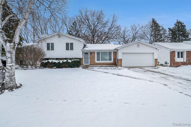 5023 Spring Well Lane, Grand Blanc, MI 48439