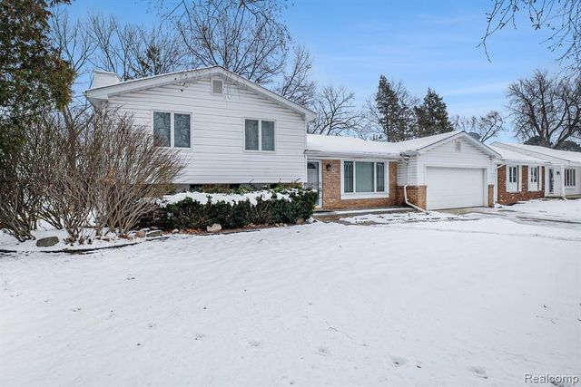 5023 Spring Well Lane, Grand Blanc, MI 48439