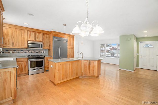 5023 Spring Well Lane, Grand Blanc, MI 48439