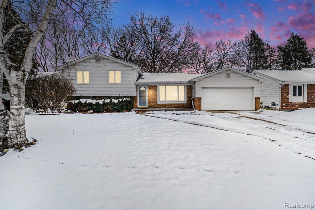5023 Spring Well Lane, Grand Blanc, MI 48439
