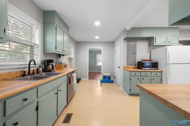 615 Curry Street NW, Hartselle, AL 35640