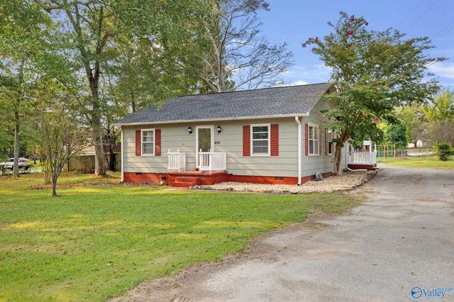 615 Curry Street NW, Hartselle, AL 35640