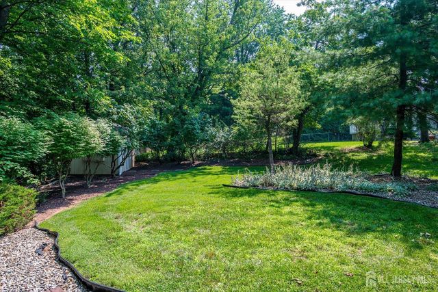 560 Wakefield Drive, Metuchen, NJ 08840