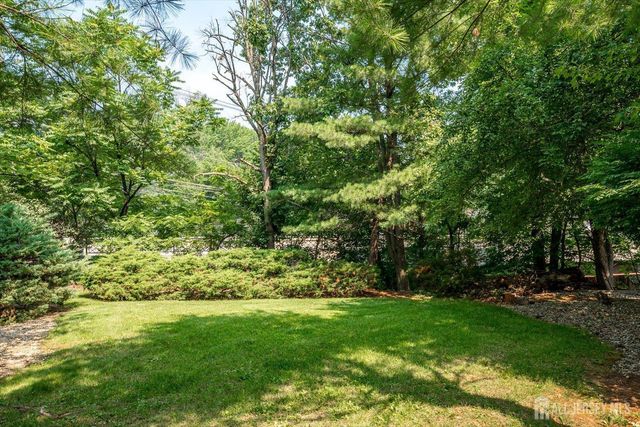 560 Wakefield Drive, Metuchen, NJ 08840