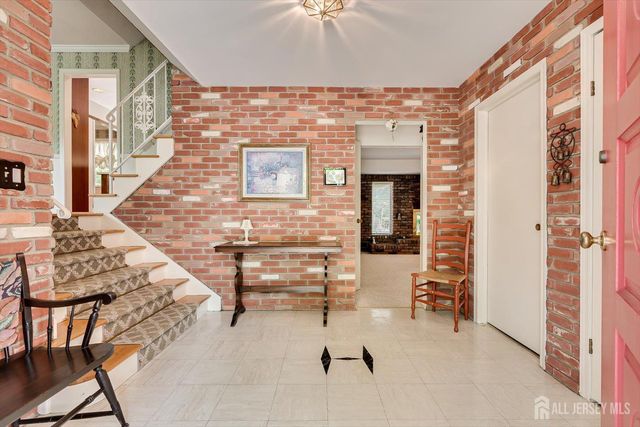 560 Wakefield Drive, Metuchen, NJ 08840