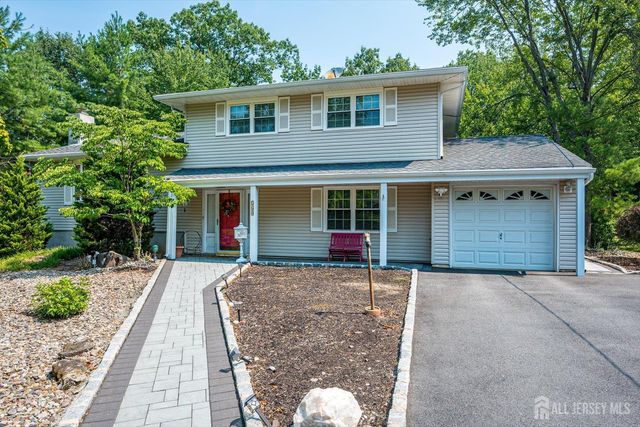 560 Wakefield Drive, Metuchen, NJ 08840