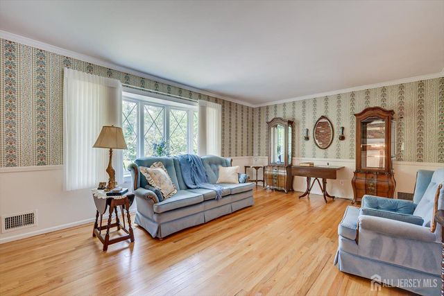 560 Wakefield Drive, Metuchen, NJ 08840