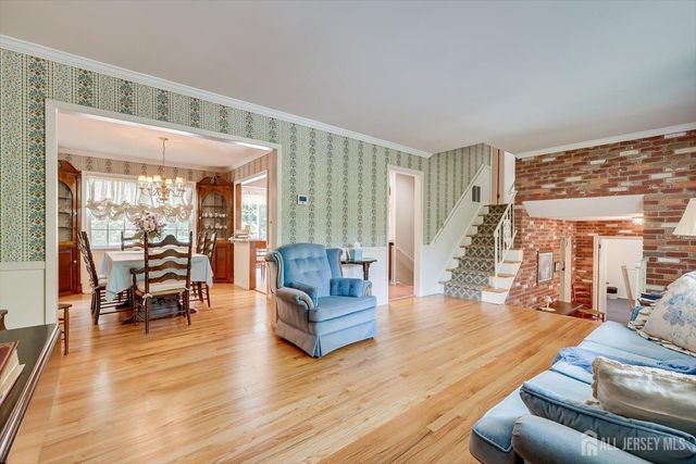 560 Wakefield Drive, Metuchen, NJ 08840