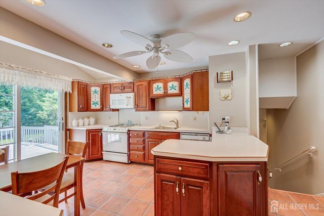 560 Wakefield Drive, Metuchen, NJ 08840