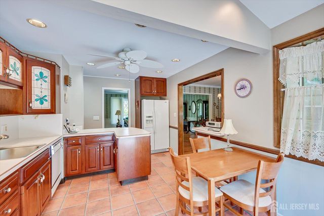 560 Wakefield Drive, Metuchen, NJ 08840