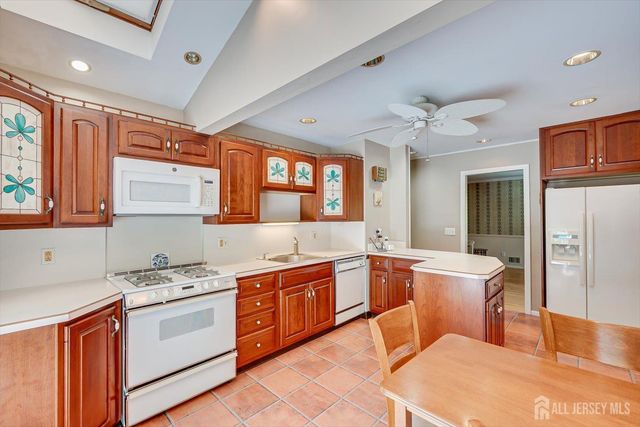 560 Wakefield Drive, Metuchen, NJ 08840