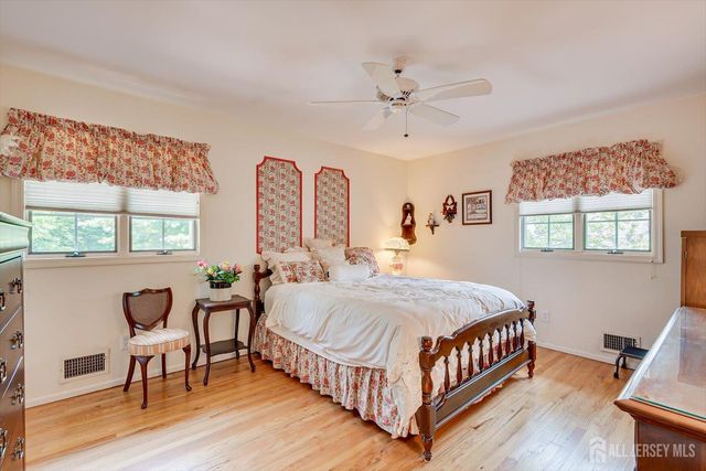 560 Wakefield Drive, Metuchen, NJ 08840