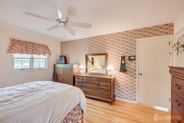 560 Wakefield Drive, Metuchen, NJ 08840