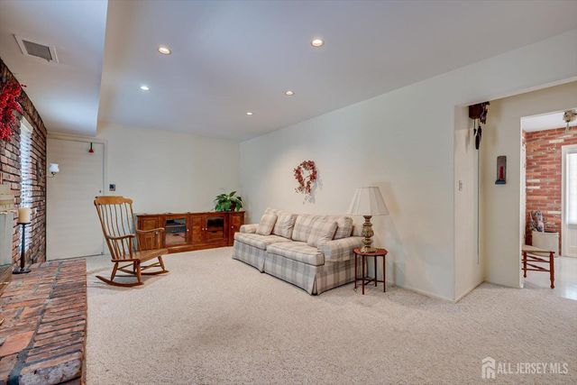 560 Wakefield Drive, Metuchen, NJ 08840