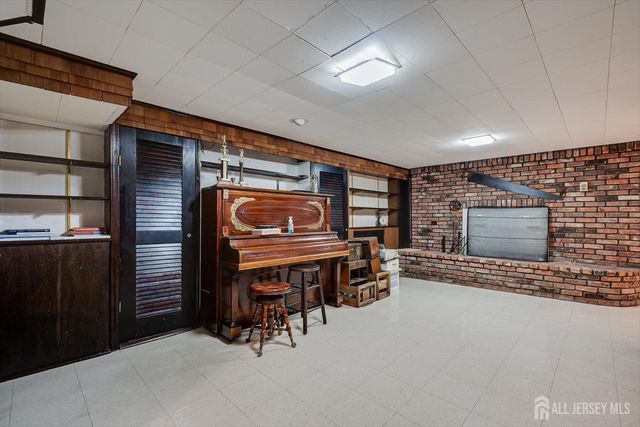 560 Wakefield Drive, Metuchen, NJ 08840