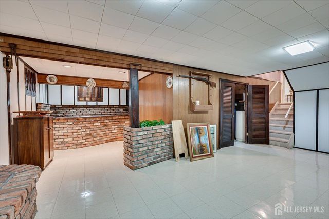 560 Wakefield Drive, Metuchen, NJ 08840