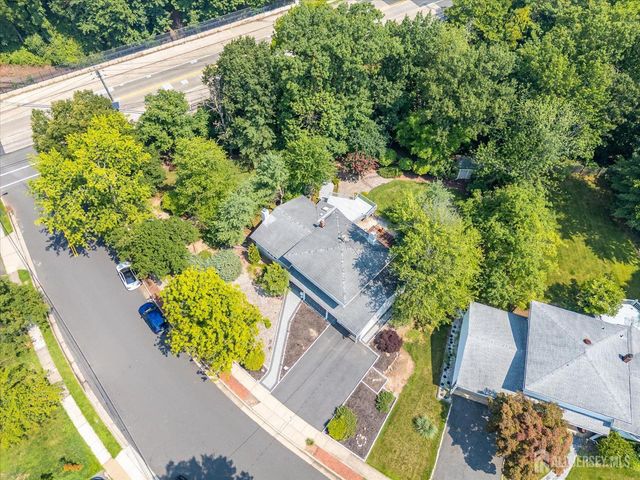 560 Wakefield Drive, Metuchen, NJ 08840