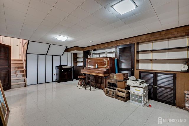 560 Wakefield Drive, Metuchen, NJ 08840