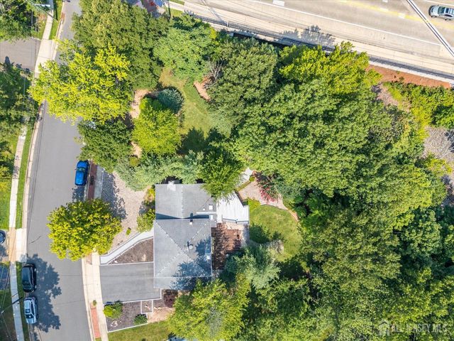 560 Wakefield Drive, Metuchen, NJ 08840