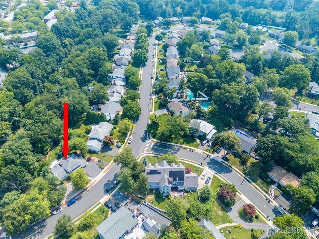 560 Wakefield Drive, Metuchen, NJ 08840