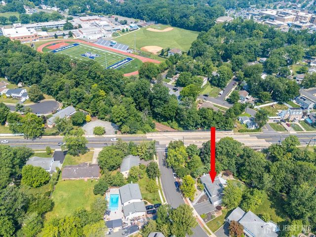 560 Wakefield Drive, Metuchen, NJ 08840