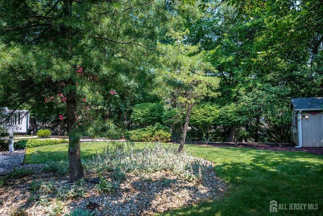 560 Wakefield Drive, Metuchen, NJ 08840
