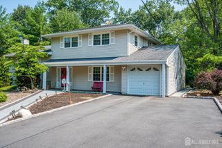 560 Wakefield Drive, Metuchen, NJ 08840