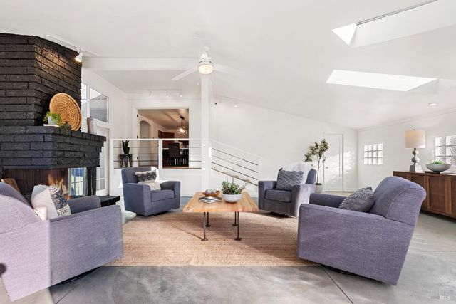 2159 Penny Ln, Napa, CA 94559