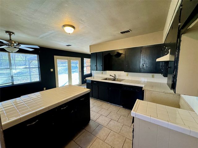 1314 Forrest Drive, Canton, TX 75103