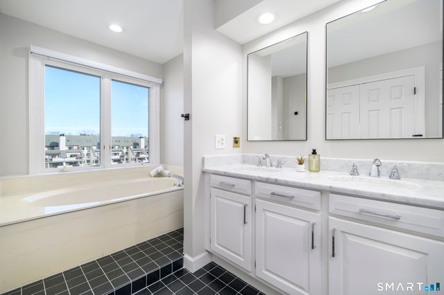 123 Harbor Drive APT 203, Stamford, CT 06902