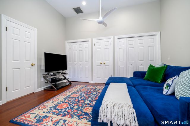 123 Harbor Drive APT 203, Stamford, CT 06902