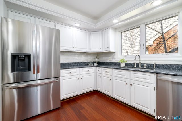 123 Harbor Drive APT 203, Stamford, CT 06902