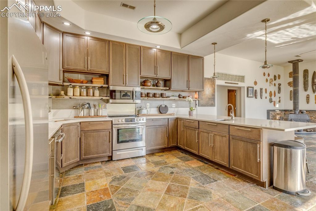 11150 W Highway 24, Crystola, CO 80819 — photo 4