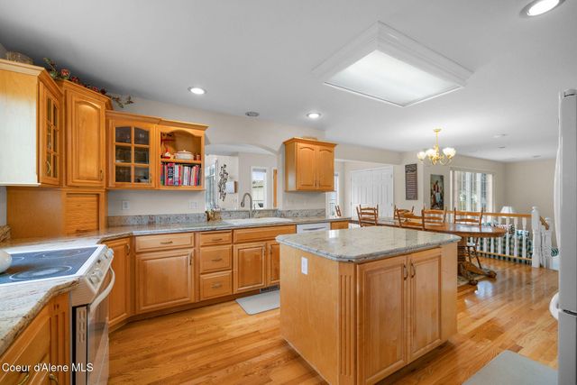 7255 N Colfax ST, Dalton Gardens, ID 83815