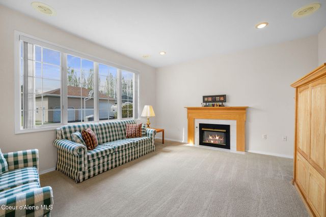 7255 N Colfax ST, Dalton Gardens, ID 83815